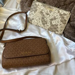 Never used them the brown one is crossbody